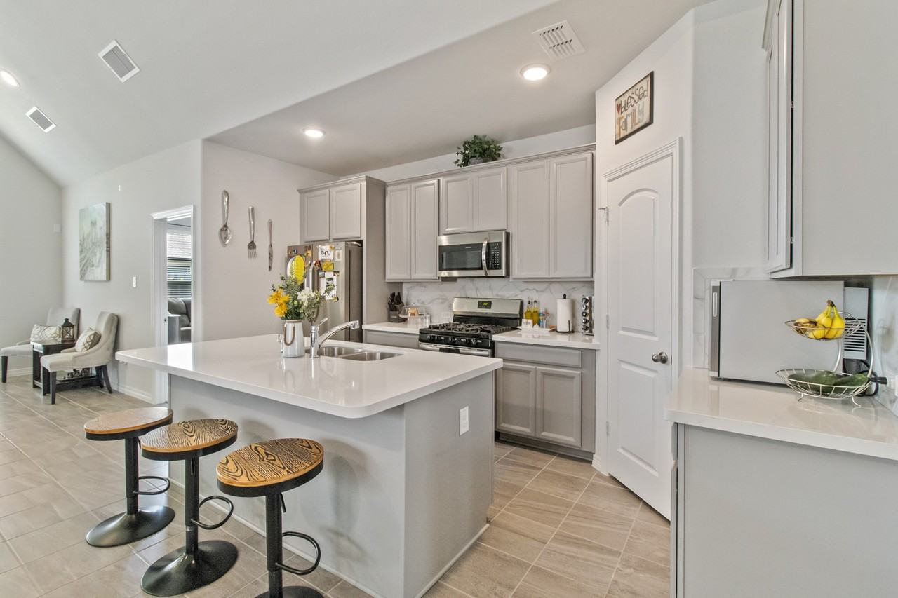 Laurel Woods Cir #8735 - Photo 4 of 26