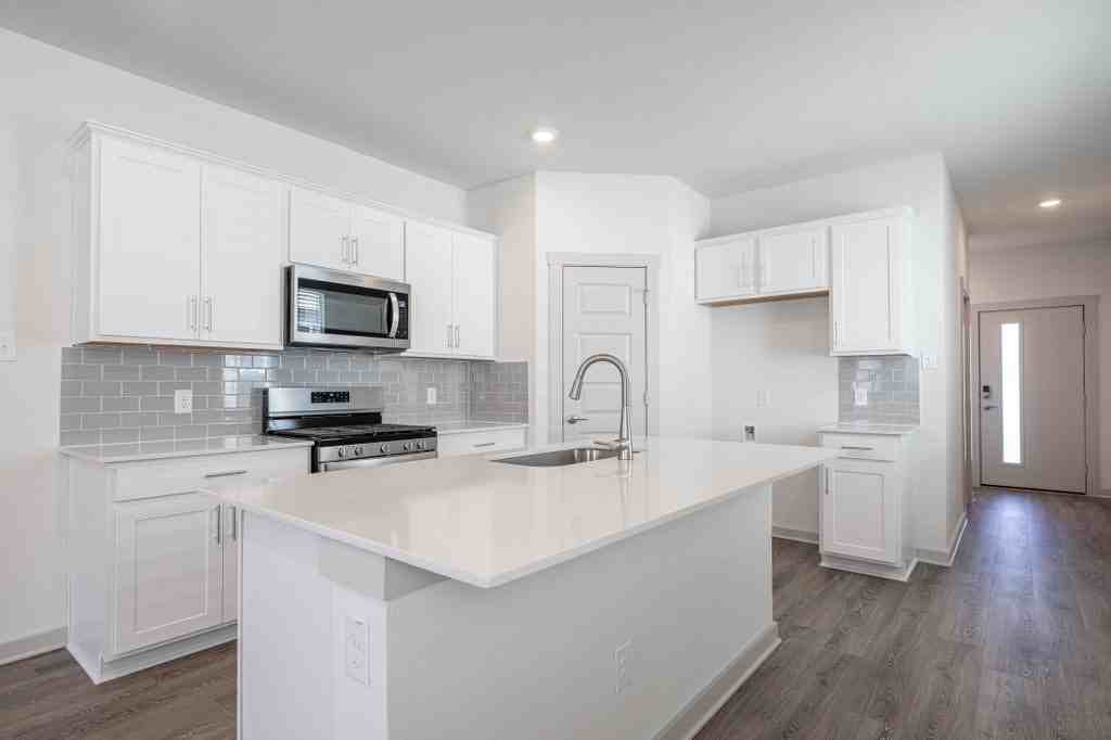 225 New Hampton Way #225 - Photo 5 of 34