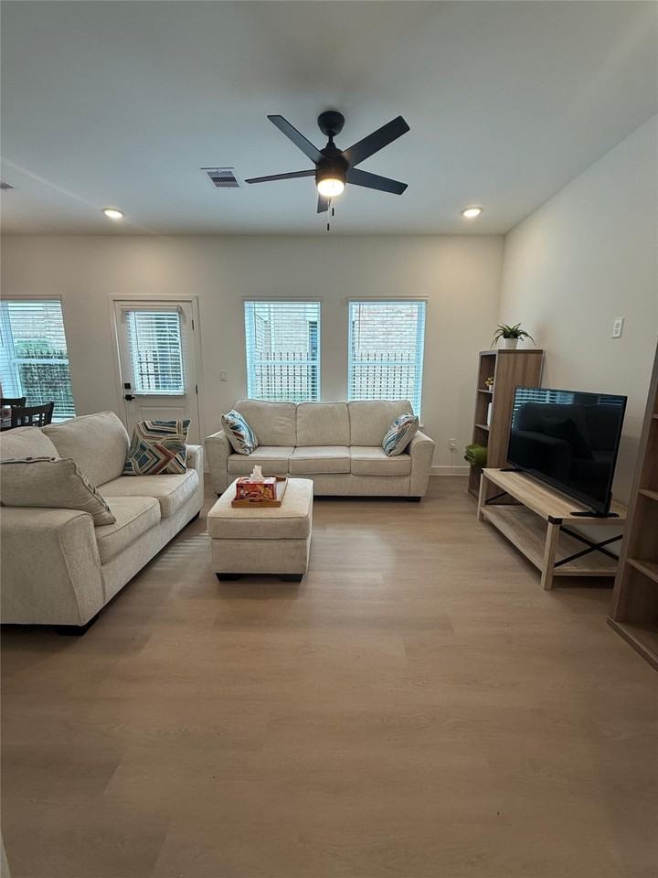 11621 Waldemar Dr #11621 - Photo 4 of 17