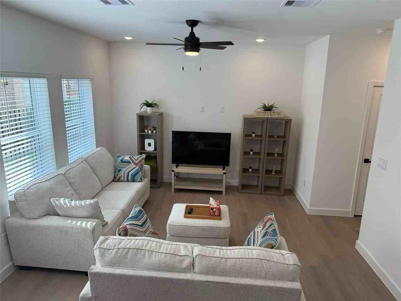 11621 Waldemar Dr #11621 - Photo 5 of 17