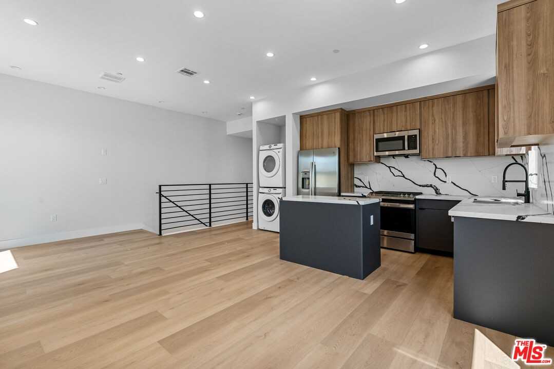 4714 W 17th St #4714 - Photo 2 of 11