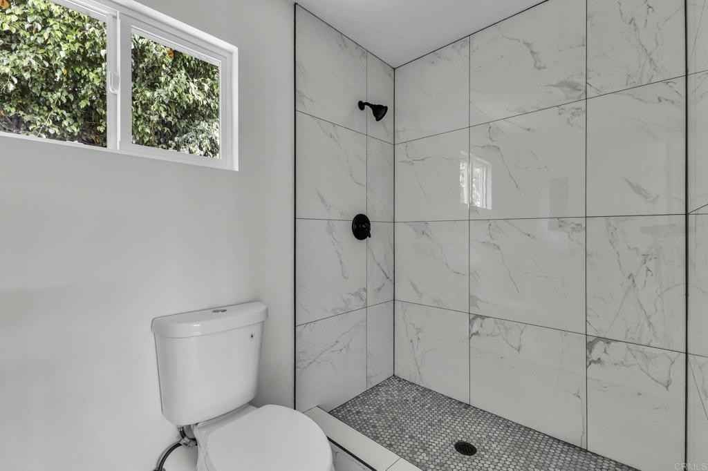 2031 E Ave #2031 - Photo 3 of 25