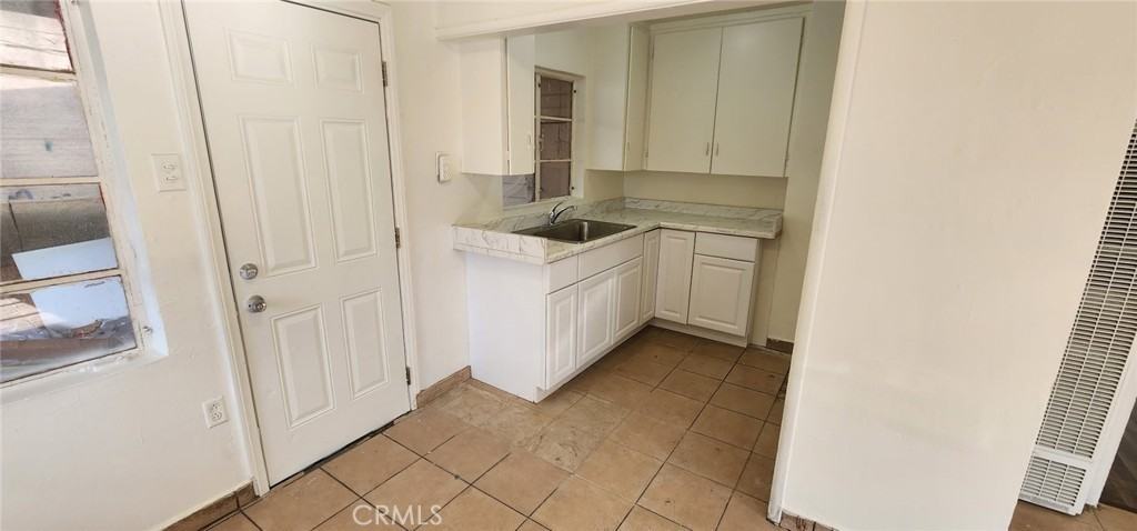 1143 N Mayfield Ave #1143 - Photo 2 of 5