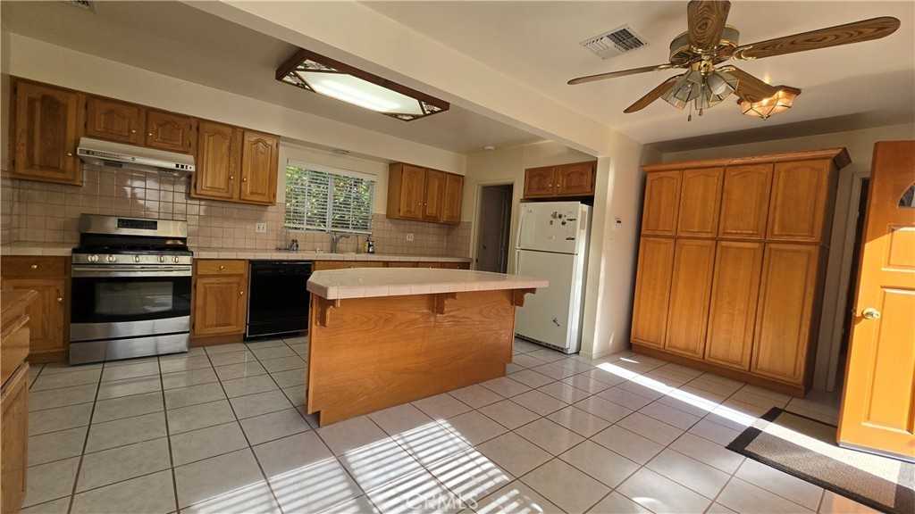 146 Bridge St #146 - Photo 7 of 25