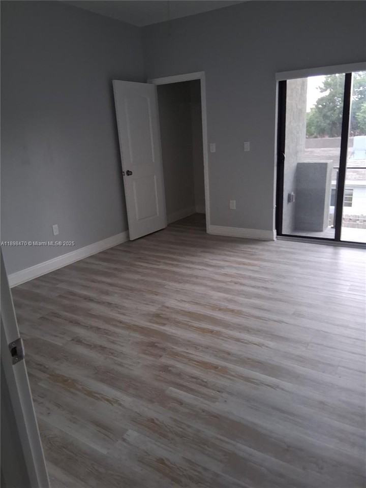 488 Northwest 40th Court #488-488 - Photo 3 of 21