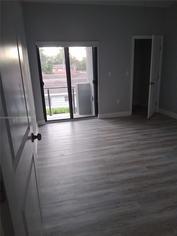 488 Northwest 40th Court #488-488 - Photo 5 of 21