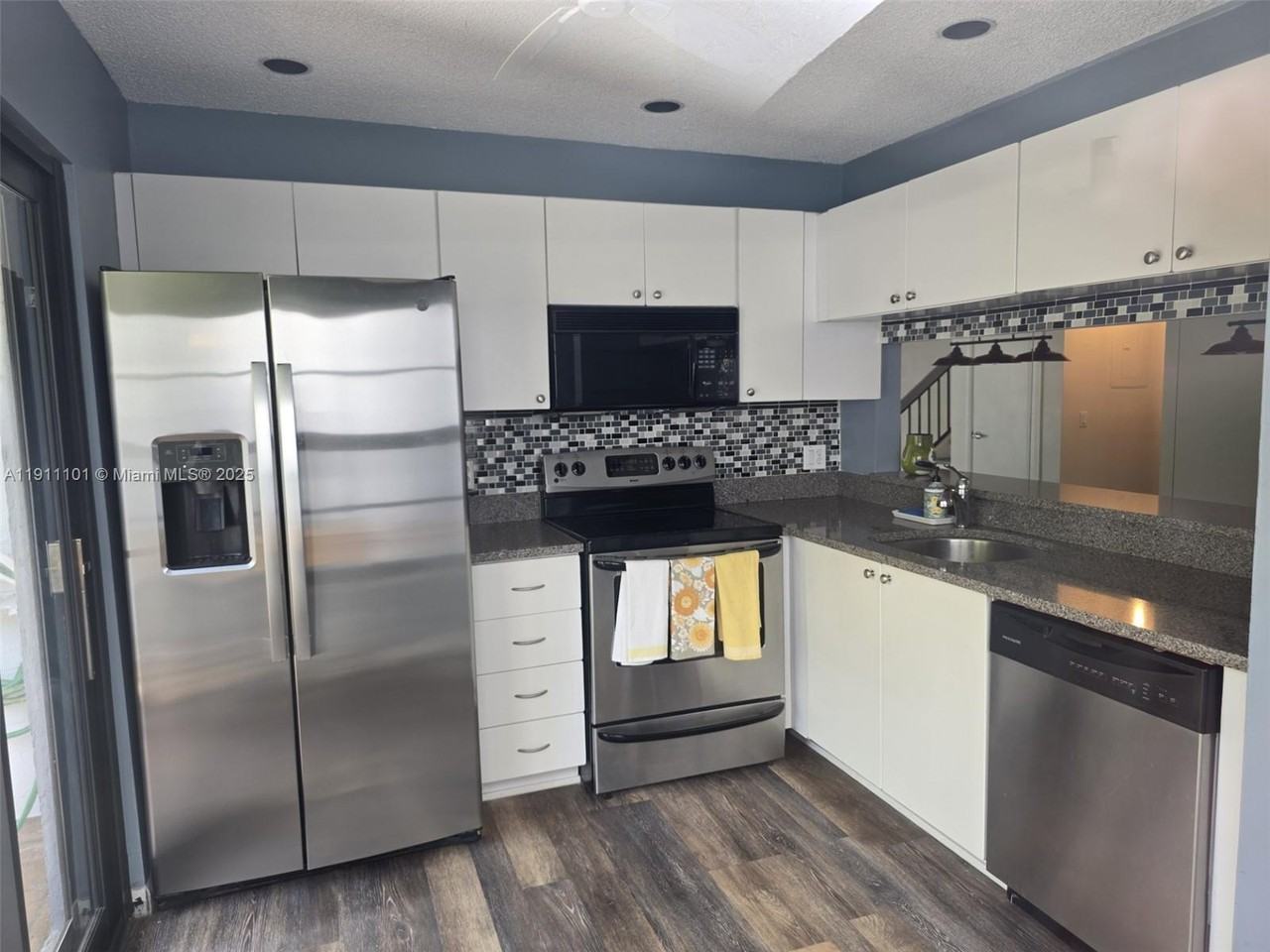 20900 Leeward Court #20900-2131 - Photo 3 of 33