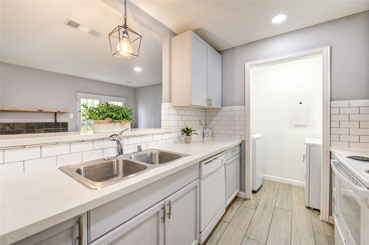 3929 Tanglewilde Street #3929-3929 - Photo 4 of 44