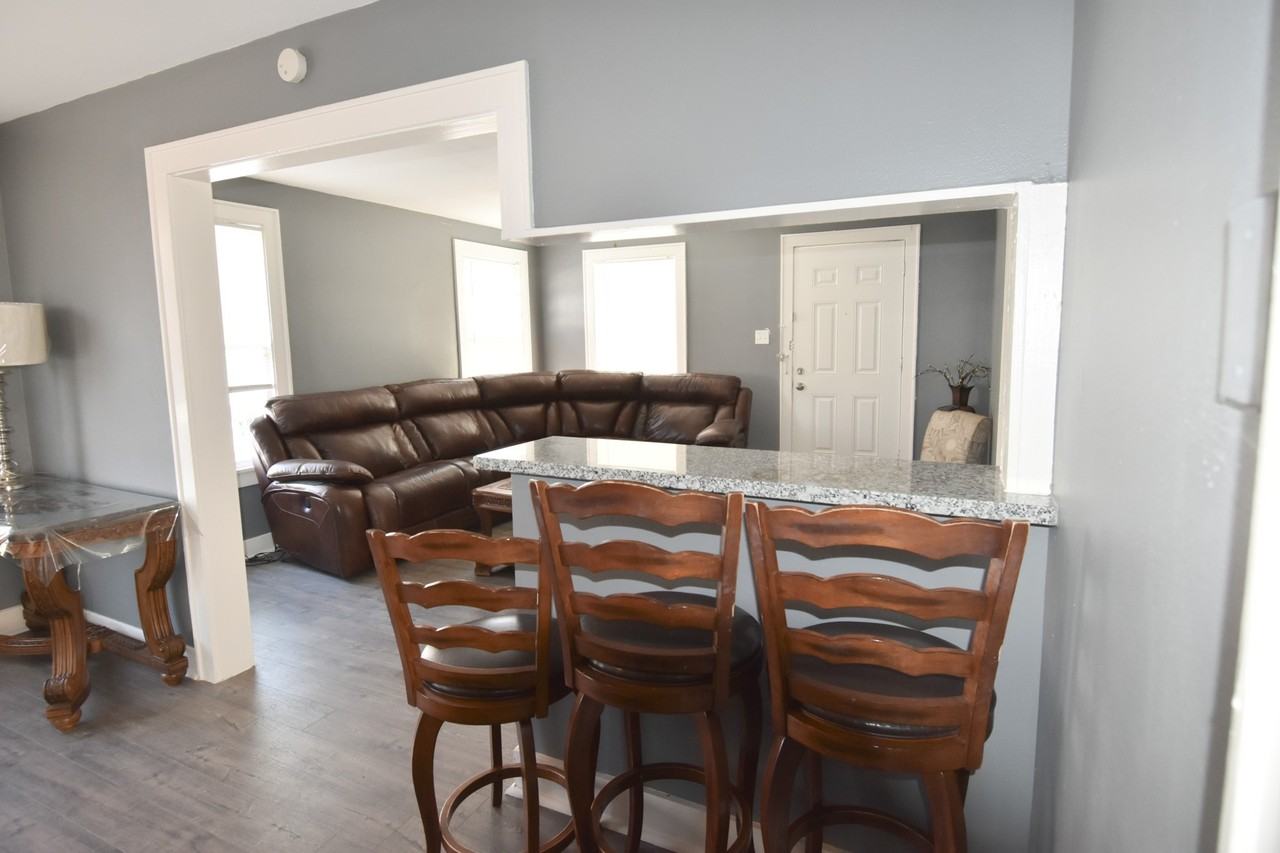 807 7th Street #807-2 - Photo 6 of 19