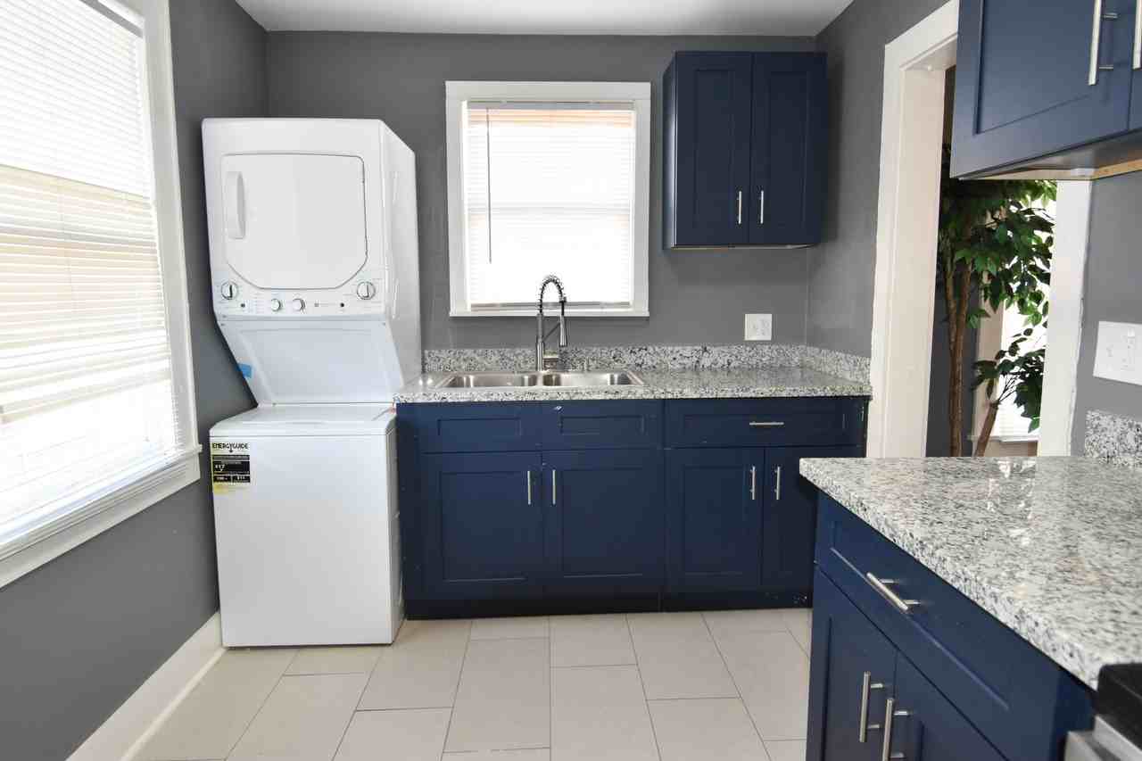 807 7th Street #807-2 - Photo 7 of 19