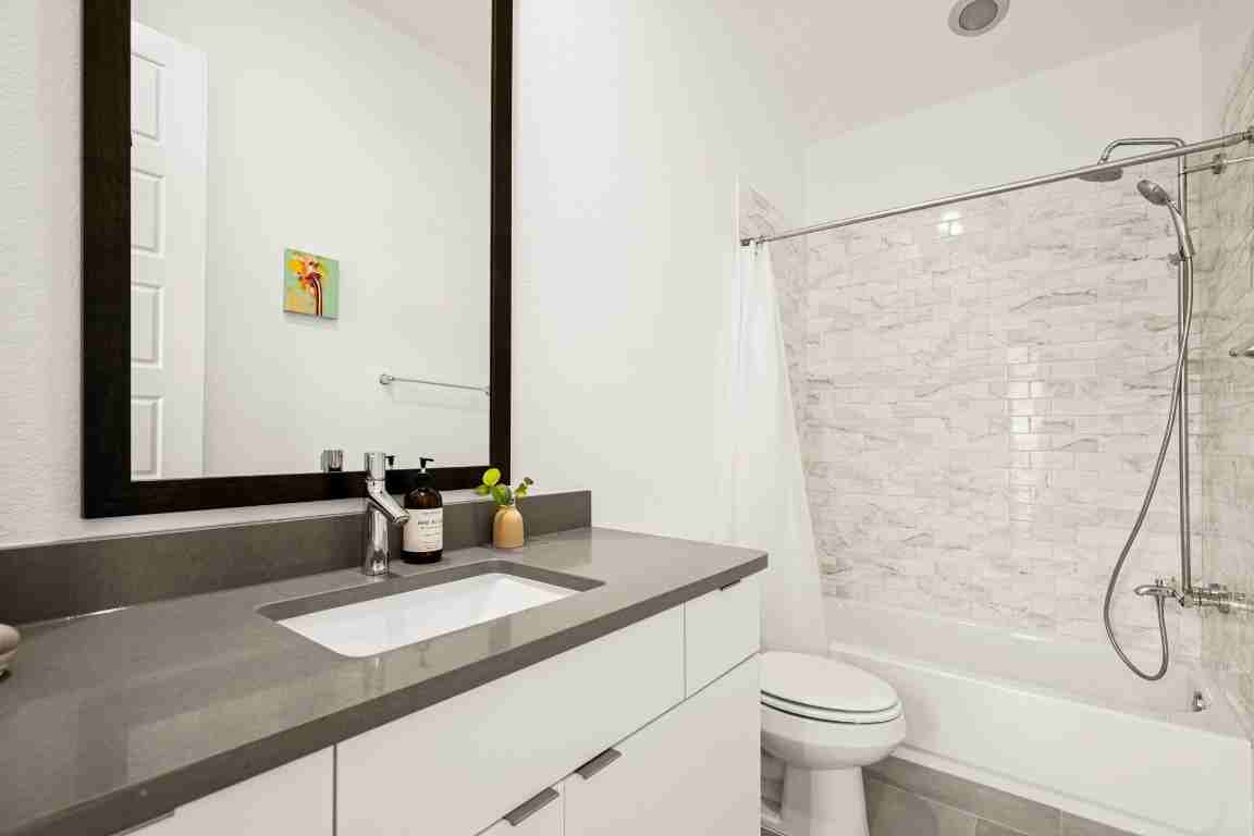 6013 Florencia Lane #6013 - Photo 7 of 38