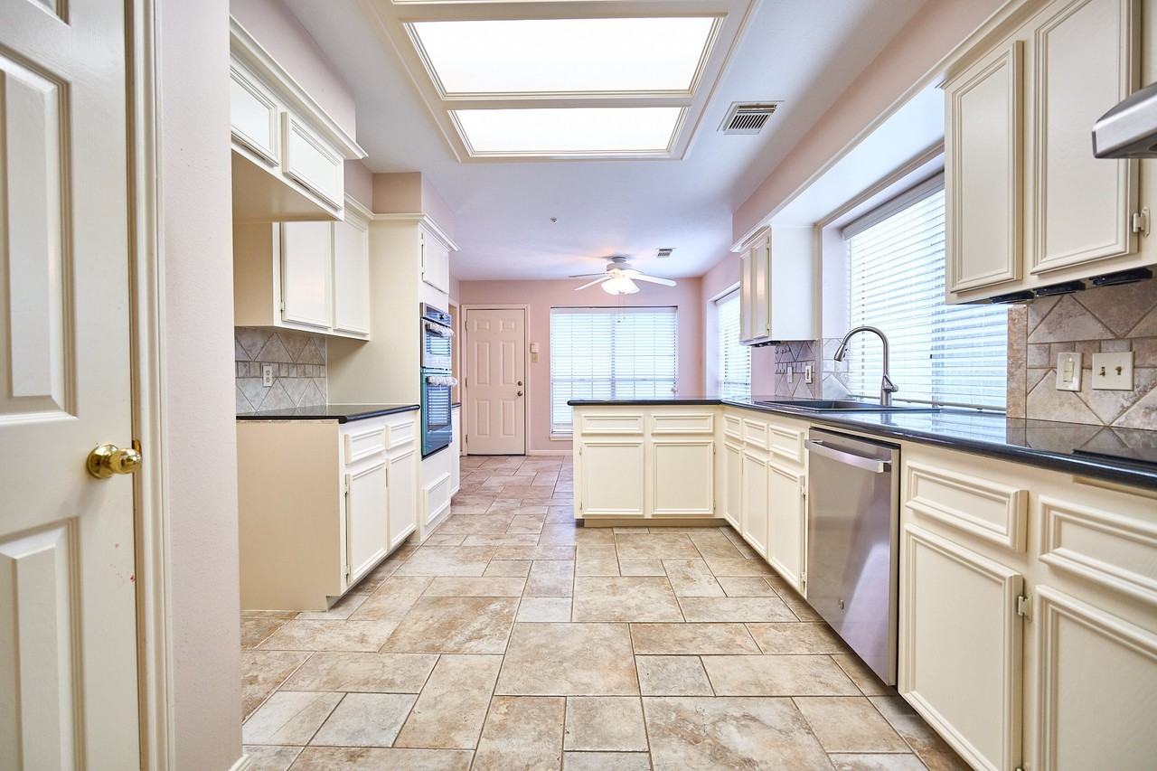 5022 Moss Run Drive #5022 - Photo 6 of 26