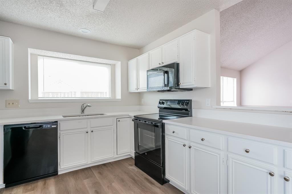 900 Blewitt Dr #900 - Photo 5 of 16