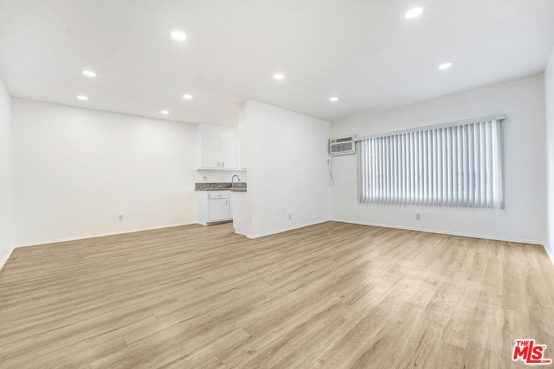 1426 South Cochran Avenue #1426-6 - Photo 7 of 10