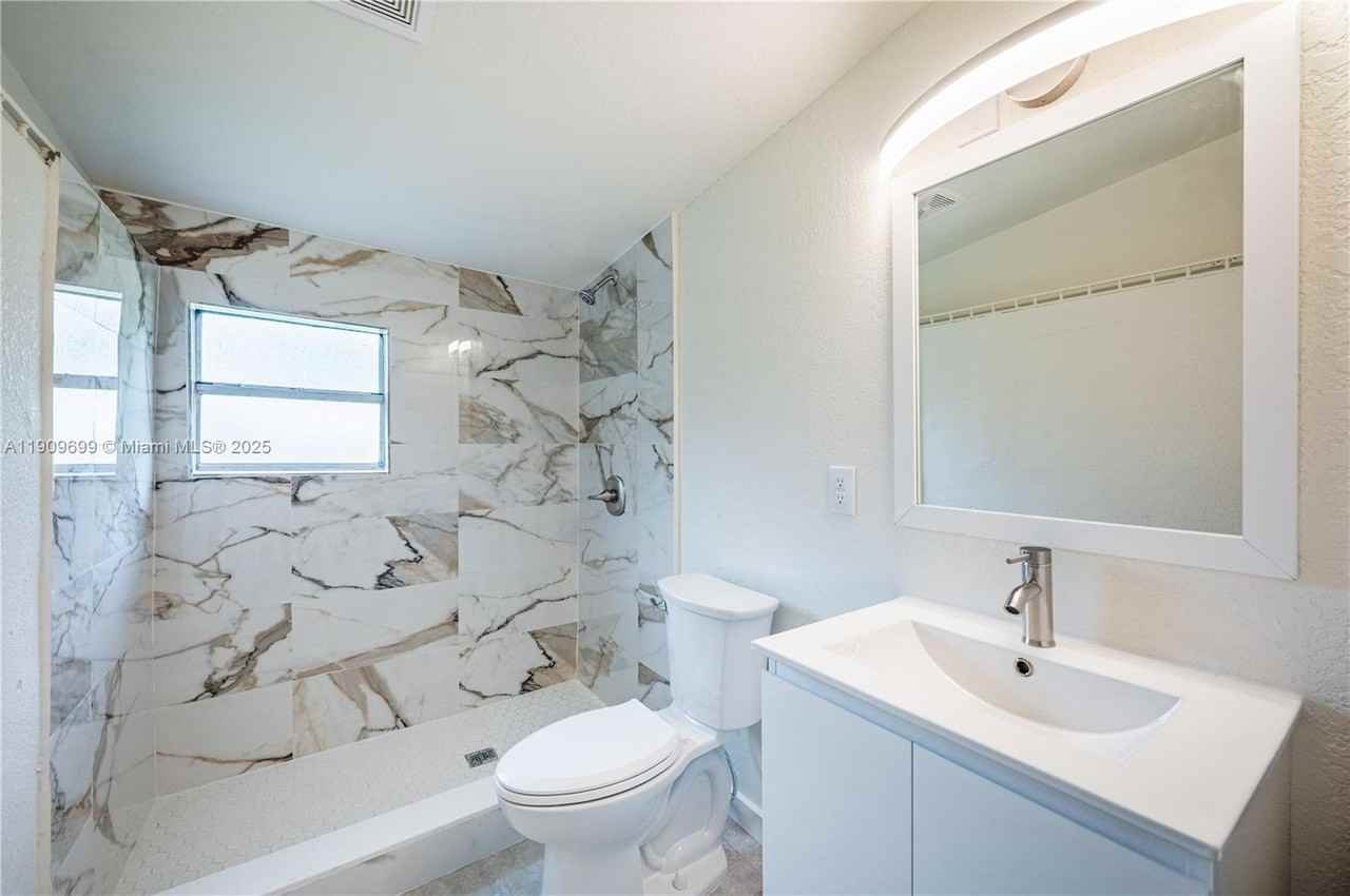 4504 Oakley Street #4504A - Photo 5 of 32