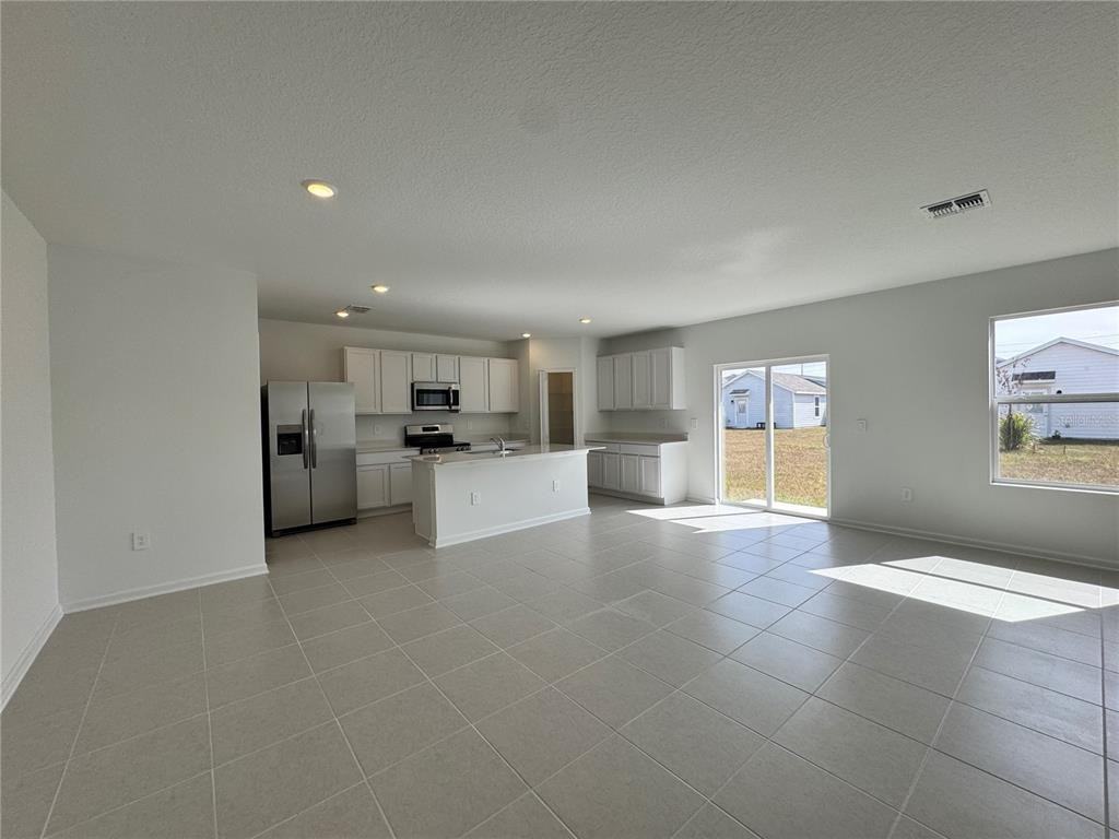 1946 Sarah St #1946 - Photo 2 of 38