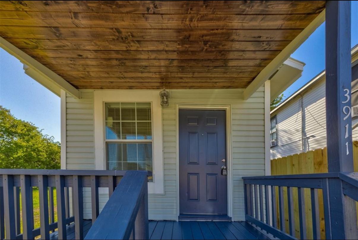 3911 Winnie Street - Avenue G #3911 - Photo 3 of 23