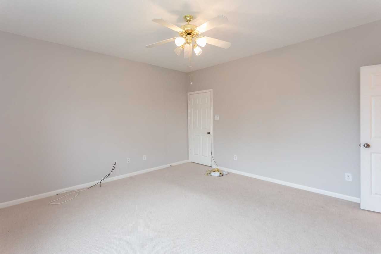 4611 Oakdale St #4611 - Photo 3 of 36