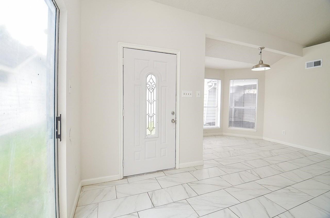 11818 Spring Grove Dr #11818 - Photo 3 of 18