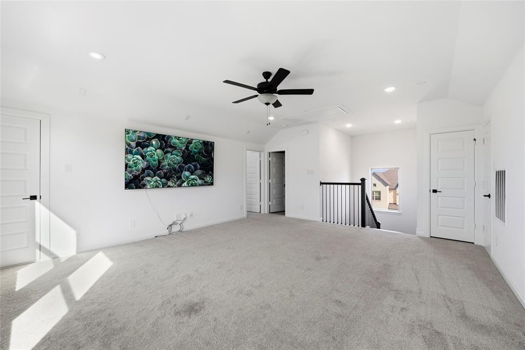 700 Red Fork Dr #700 - Photo 2 of 40