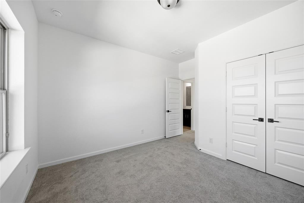 700 Red Fork Dr #700 - Photo 3 of 40