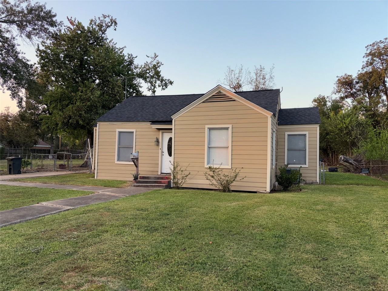 10523 Oswego St #10523 - Photo 7 of 11