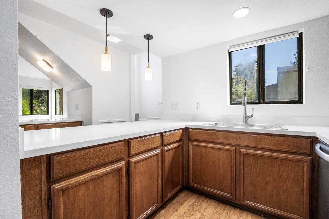 8 Seacliff Dr #8 - Photo 4 of 31