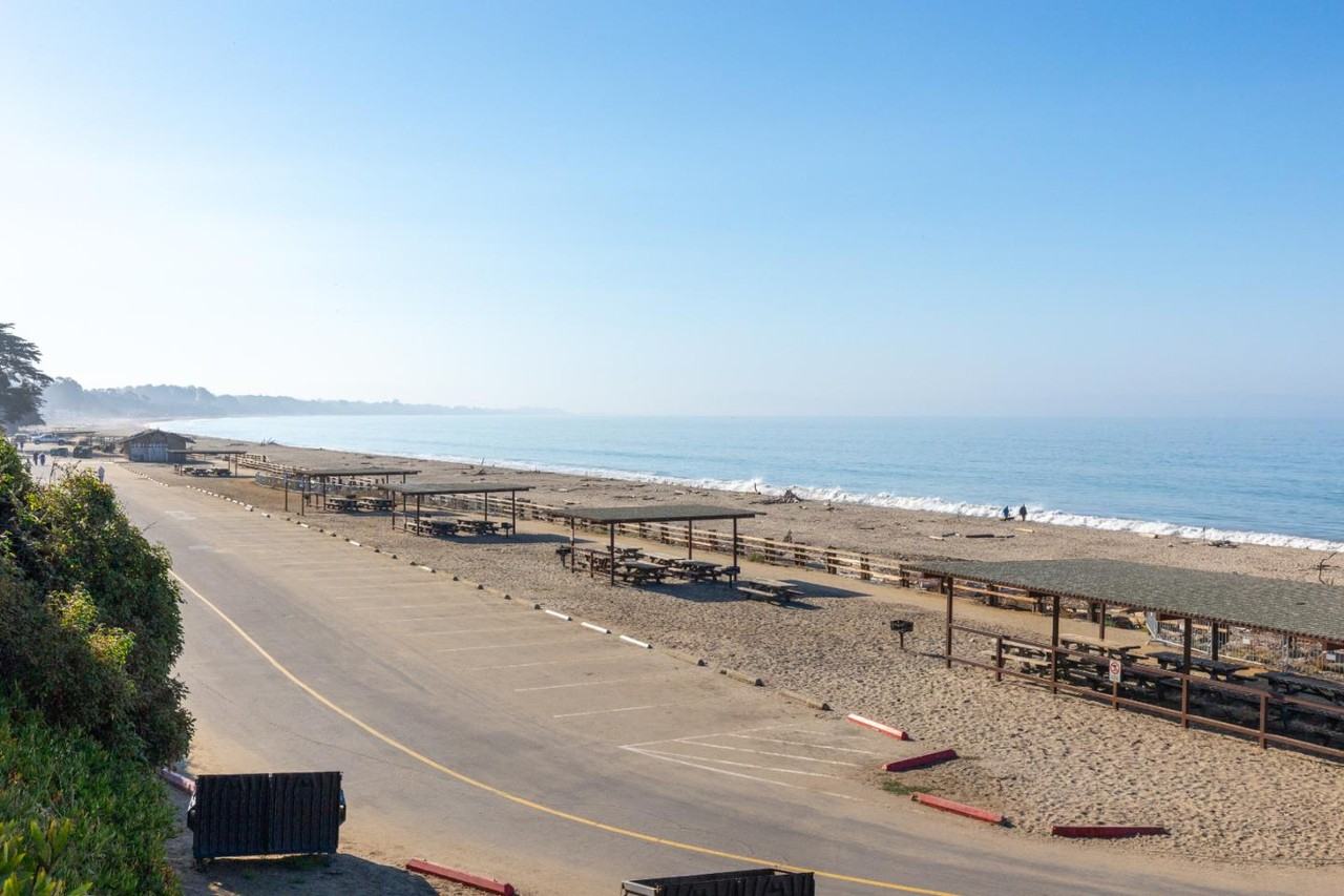 8 Seacliff Dr #8 - Photo 7 of 31