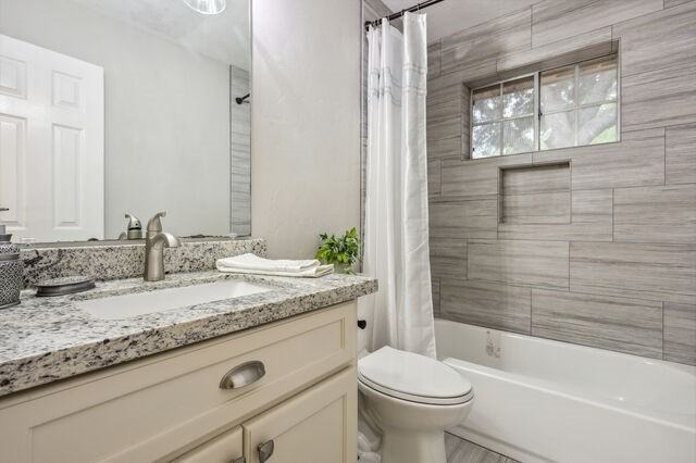 18617 Hiddenbay Way #18617 - Photo 5 of 25