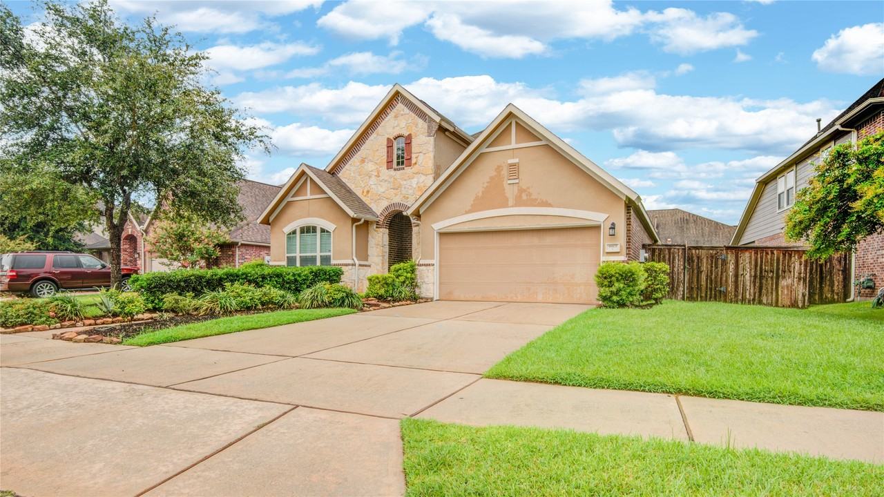 9915 Foggy Riv #9915 - Photo 3 of 41