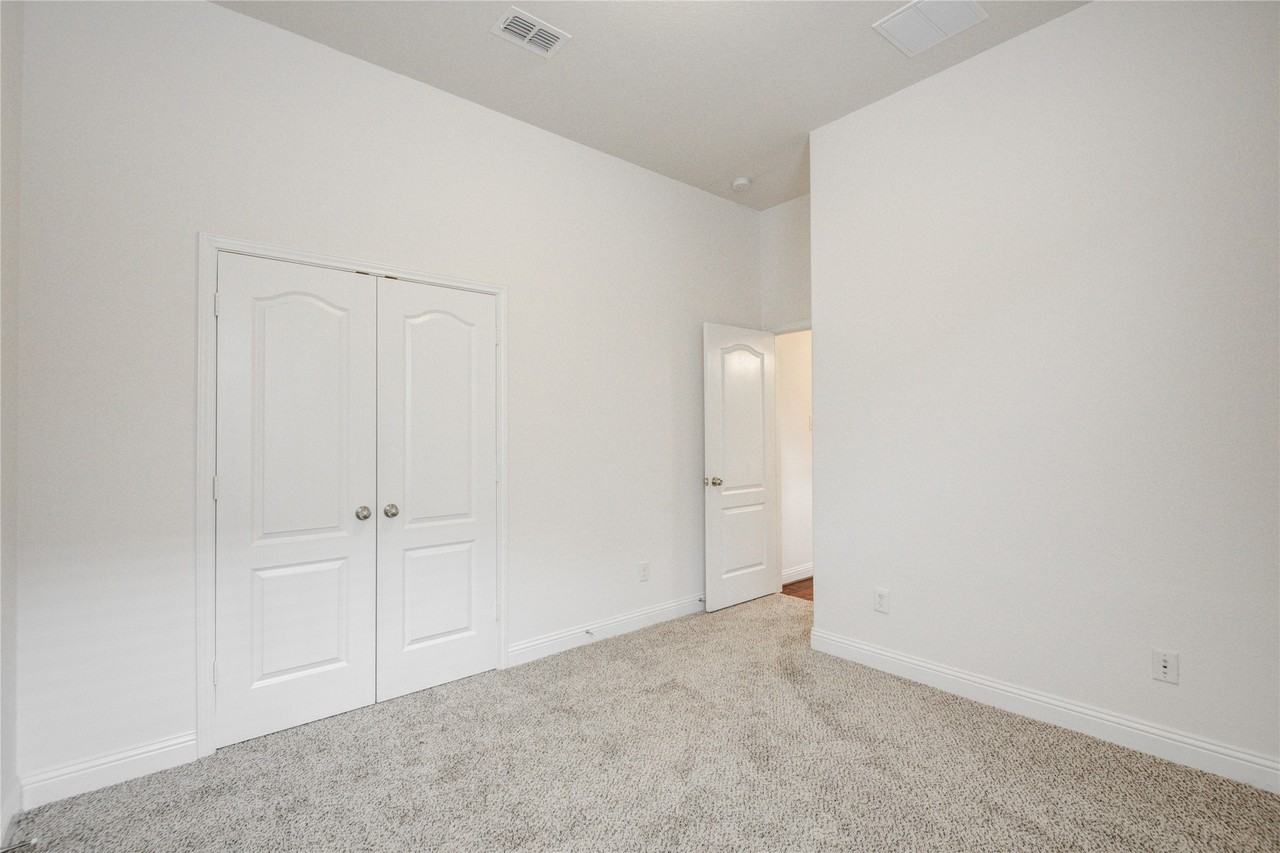 9915 Foggy Riv #9915 - Photo 4 of 41