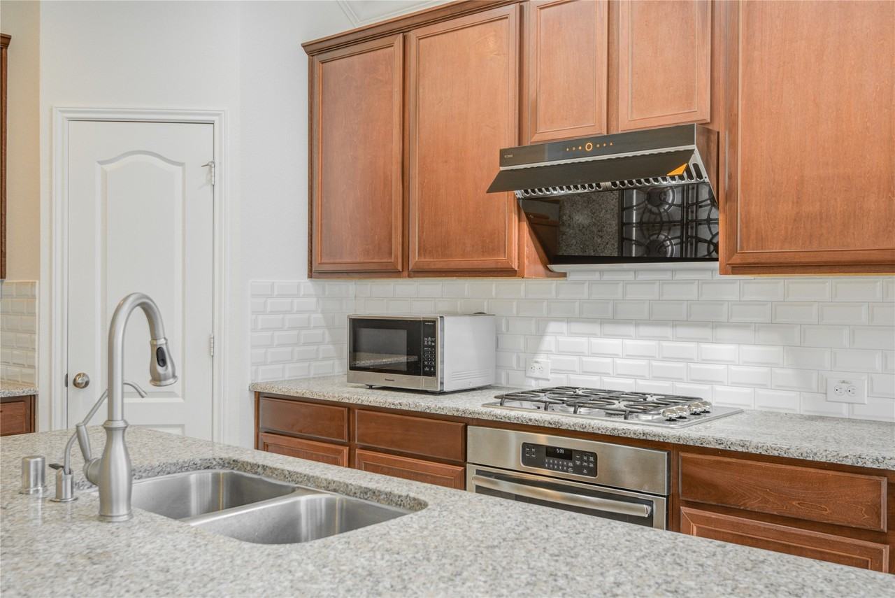 9915 Foggy Riv #9915 - Photo 6 of 41