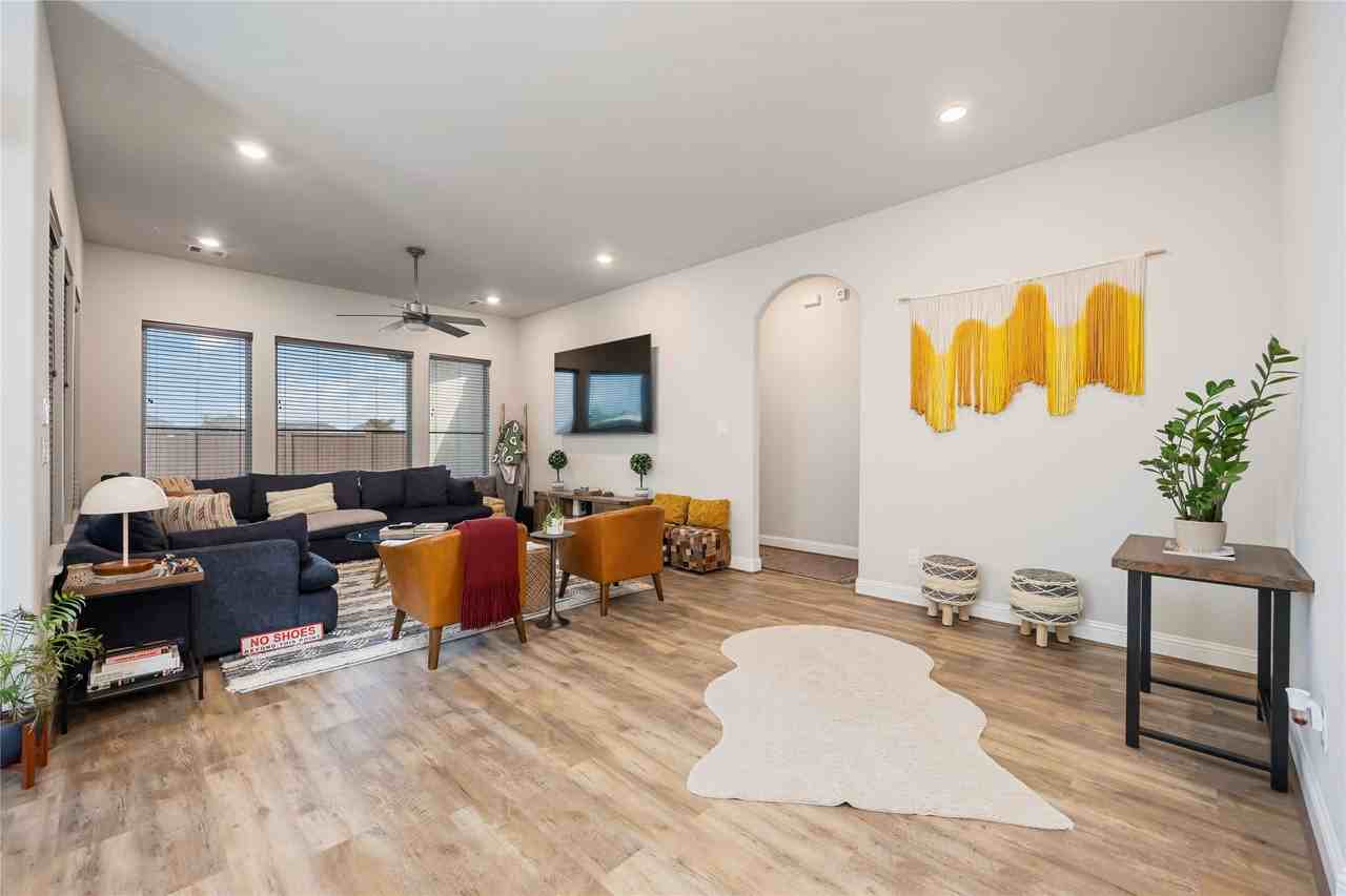 5622 Vintage Oaks Ln #5622 - Photo 2 of 20