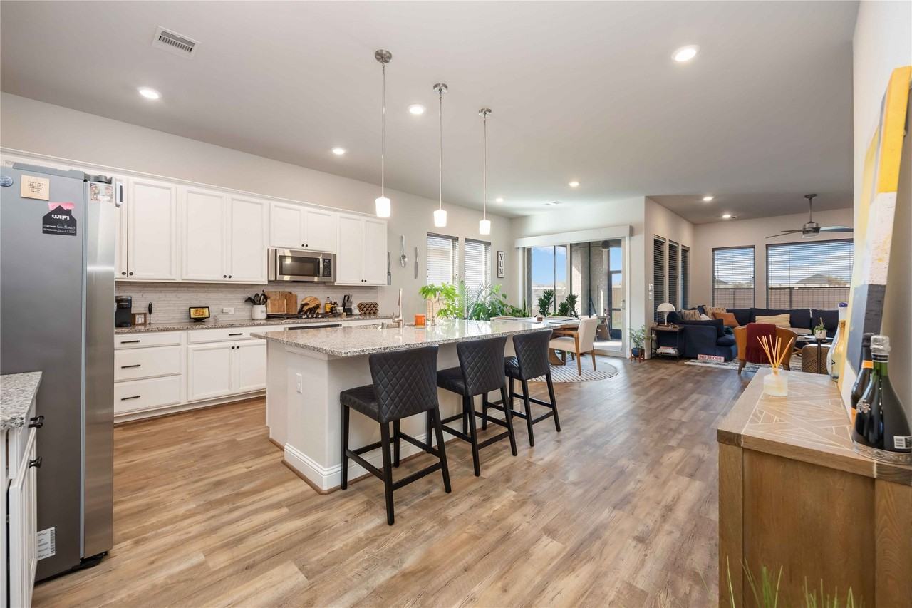 5622 Vintage Oaks Ln #5622 - Photo 6 of 20