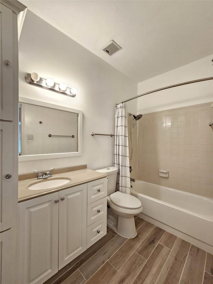 3800 Tanglewilde St #3800-605 - Photo 3 of 9