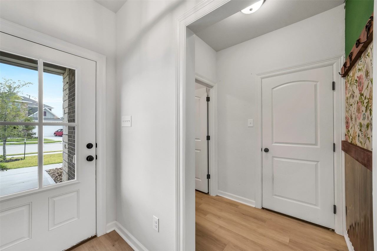 10902 Bonfire Trl #10902 - Photo 3 of 30