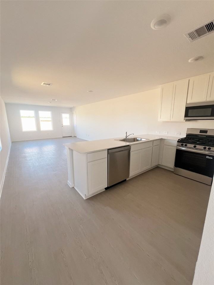 12526 Mountain Daisy Road #12526 - Photo 7 of 10