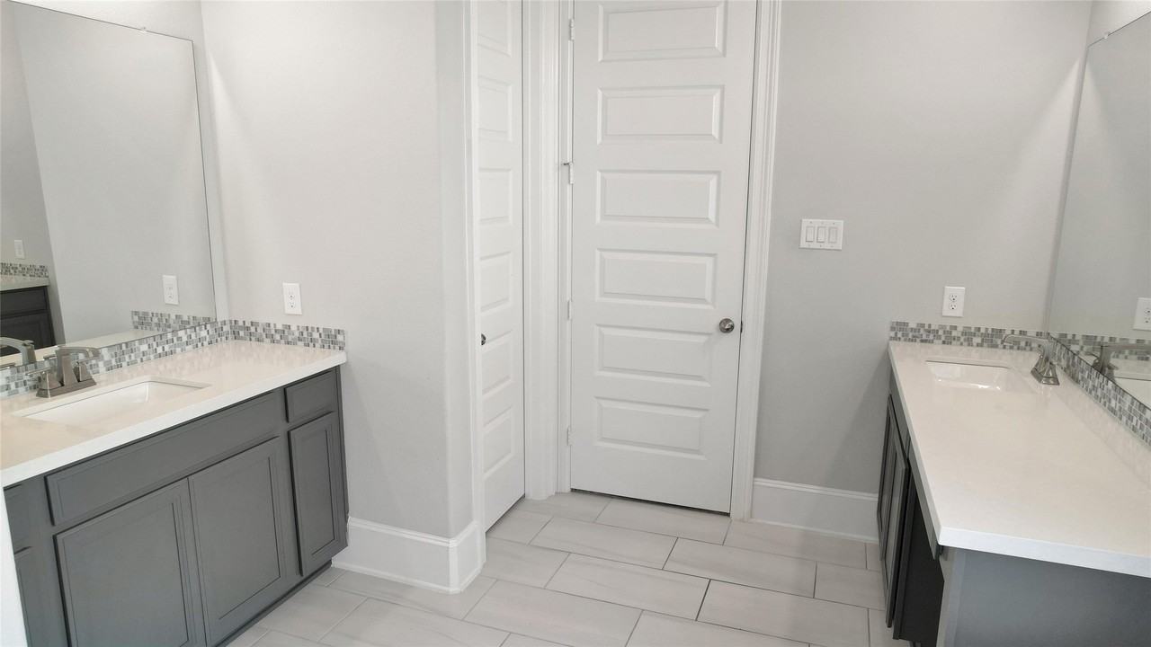 16807 Hemlock Grove Dr #16807 - Photo 4 of 42