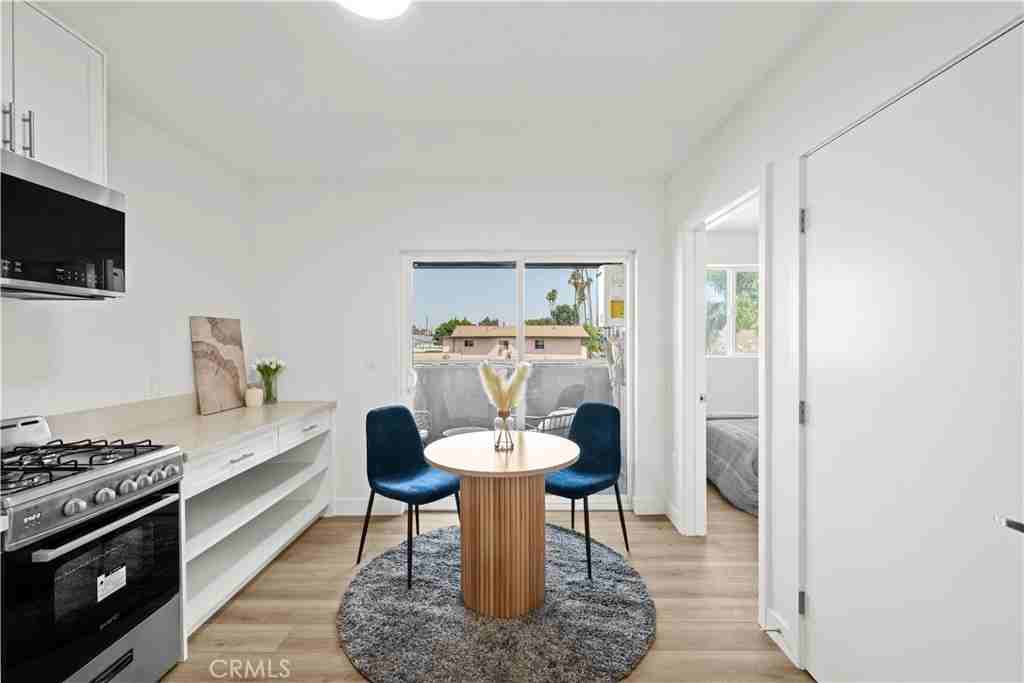 4345 Woodlawn Avenue #4345 - Photo 3 of 21