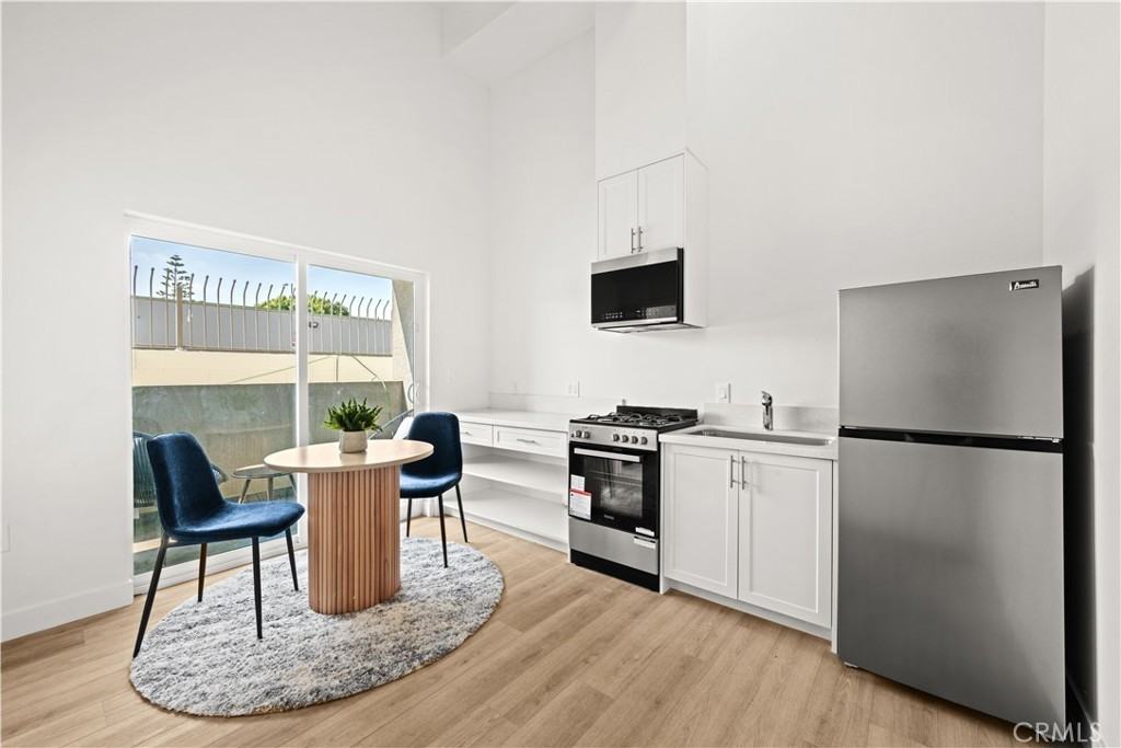 4345 Woodlawn Avenue #4345 - Photo 4 of 21