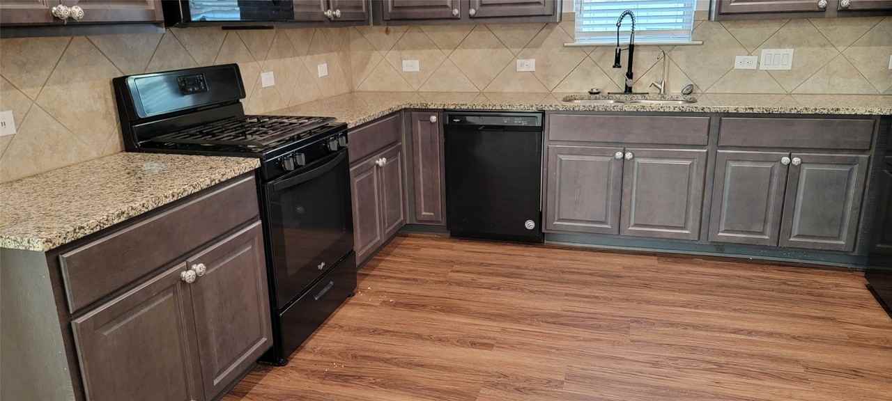 2106 Benjamin Park #2106 - Photo 5 of 12