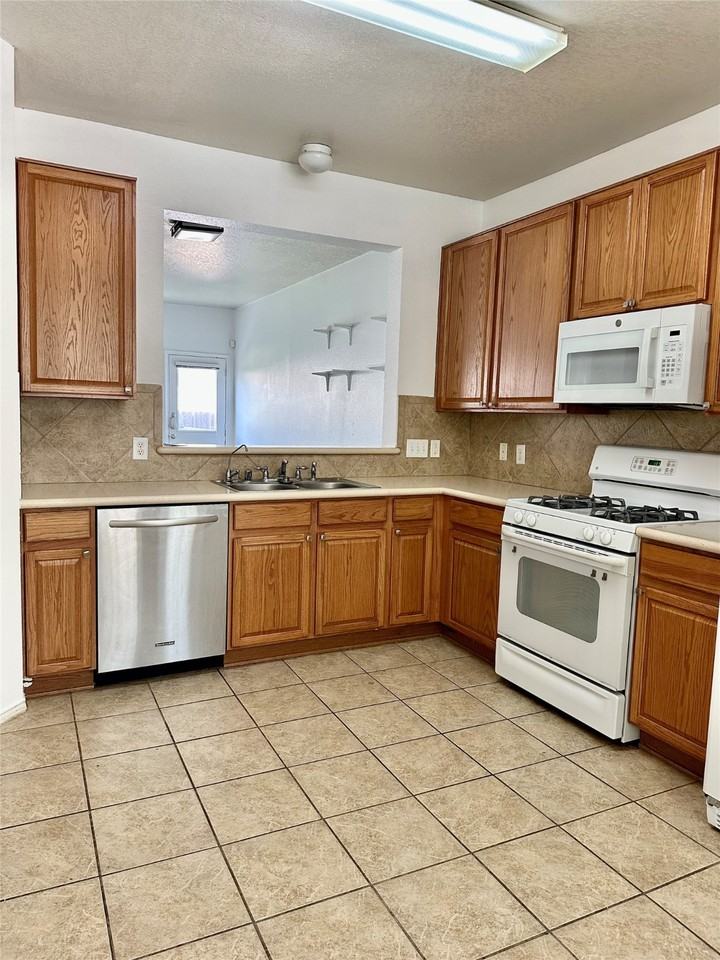 29740 Sullivan Oaks Drive #29740 - Photo 3 of 34