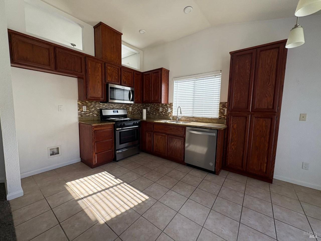 1687 Highland Cir #1687 - Photo 7 of 11