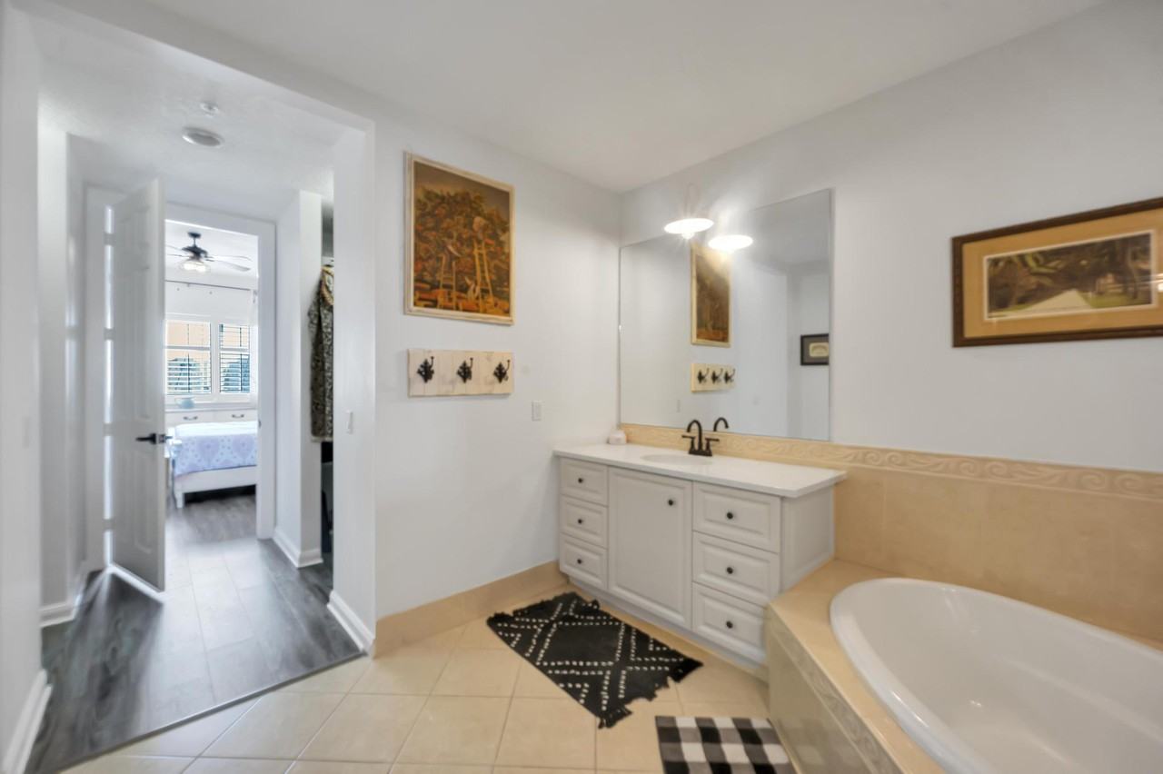 10 Harbour Isle Dr E #10-206 - Photo 2 of 20