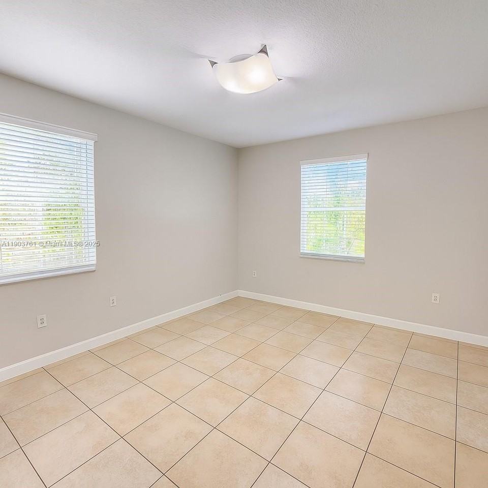 2417 Southeast 14th Street #2417 - Photo 2 of 18