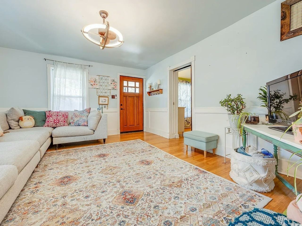 1512 College Street - Photo 2 of 17