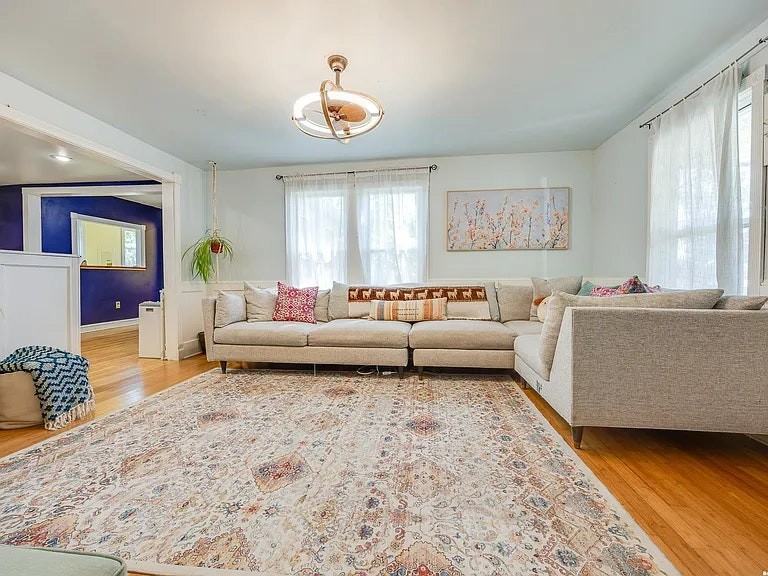 1512 College Street - Photo 3 of 17