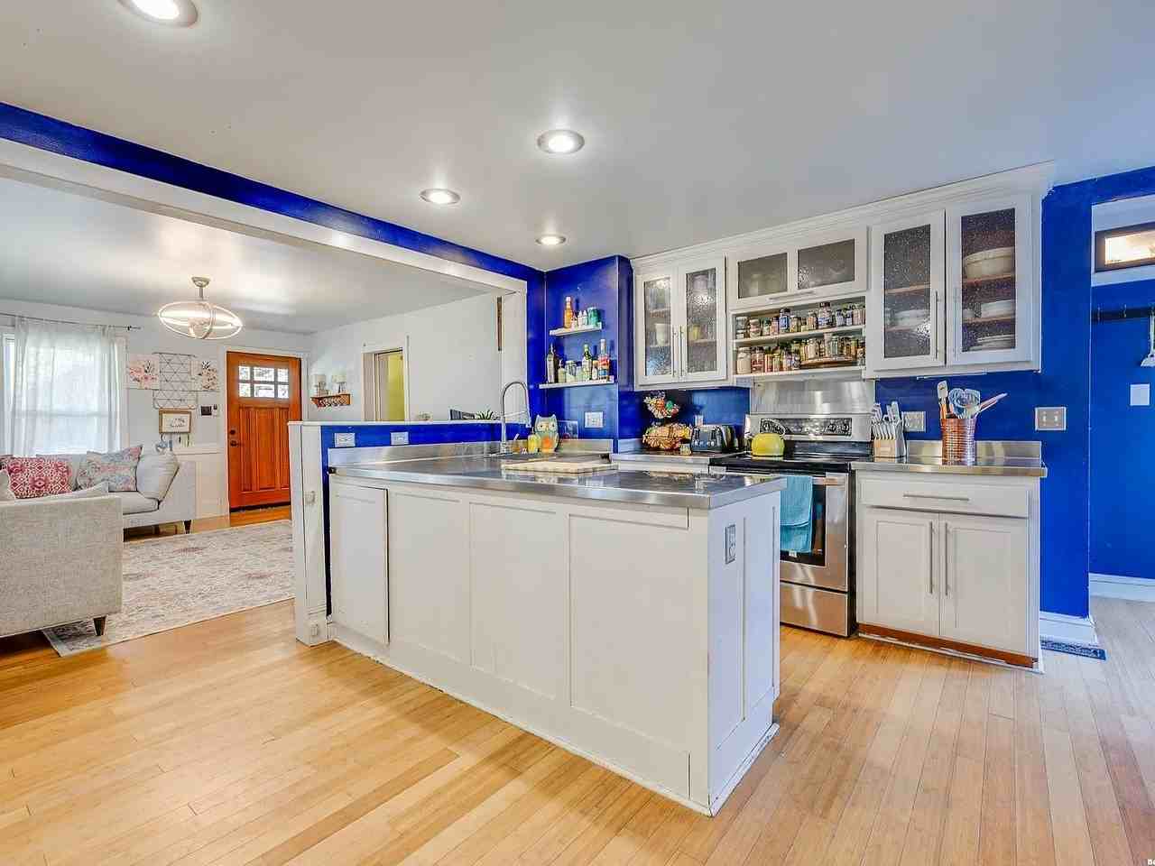 1512 College Street - Photo 5 of 17