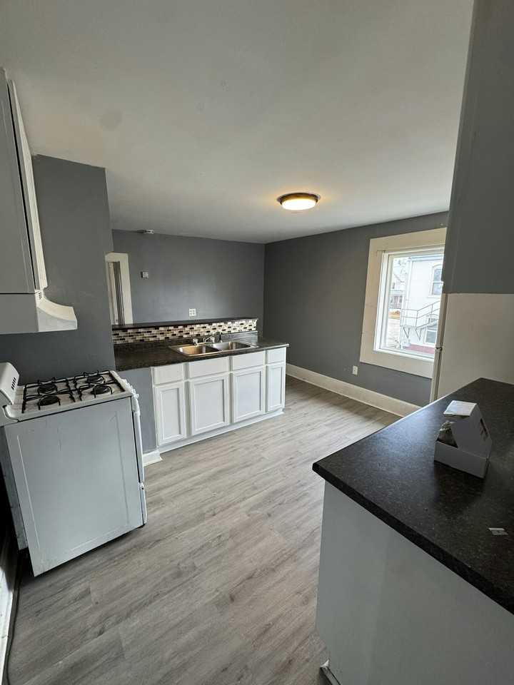 2411 61st Street, Unit Upper - Photo 2 of 6