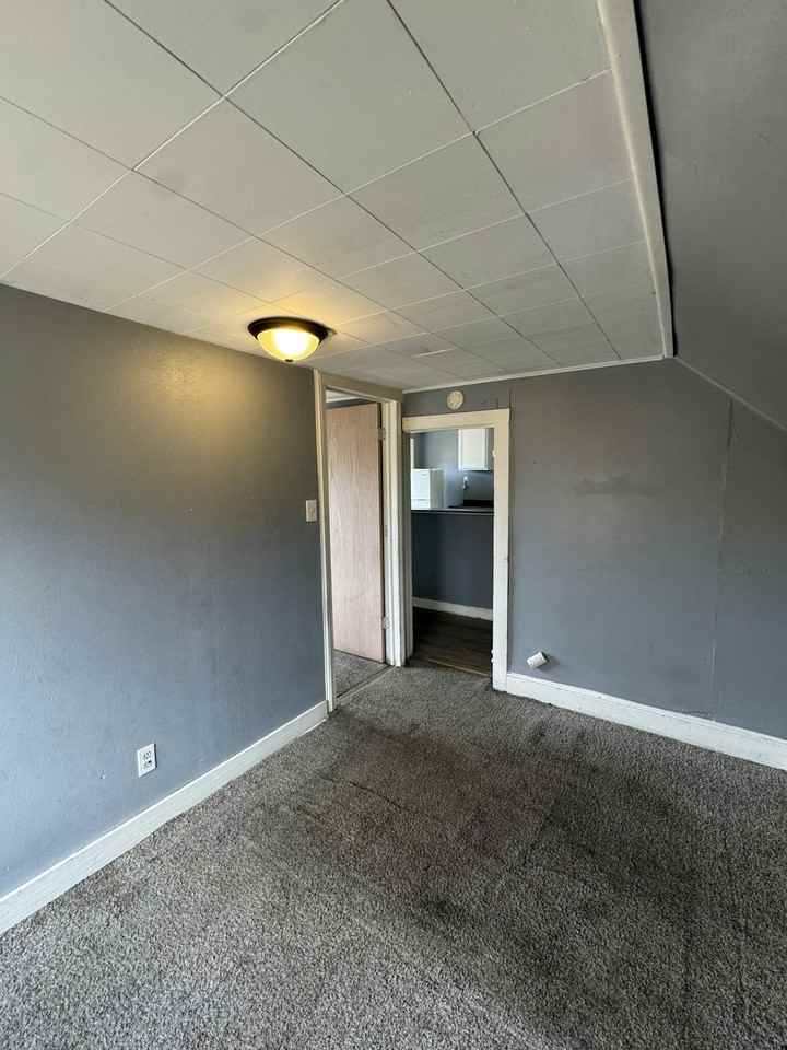 2411 61st Street, Unit Upper - Photo 5 of 6